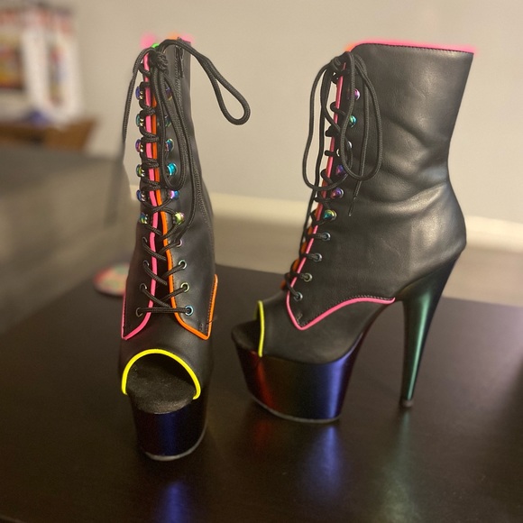 Pleaser Shoes - Pleaser 7" Heel, 2 3/4" Platform Peep Toe Lace-Up Ankle Boot, Side Zip SIZE 6